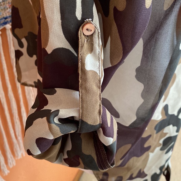 Truth high-low camouflage sheer top Size Medium - Picture 4 of 10